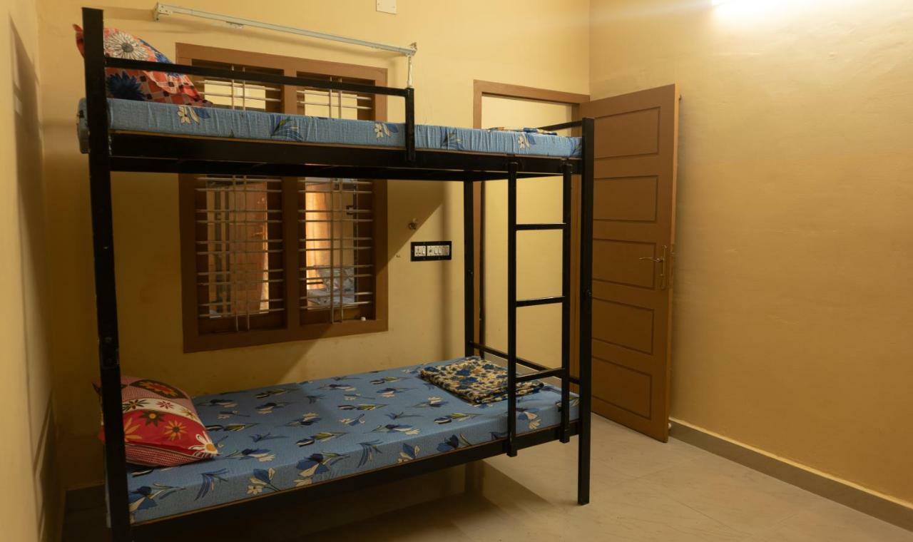 Aramana Holiday Inn Alappuzha Ngoại thất bức ảnh