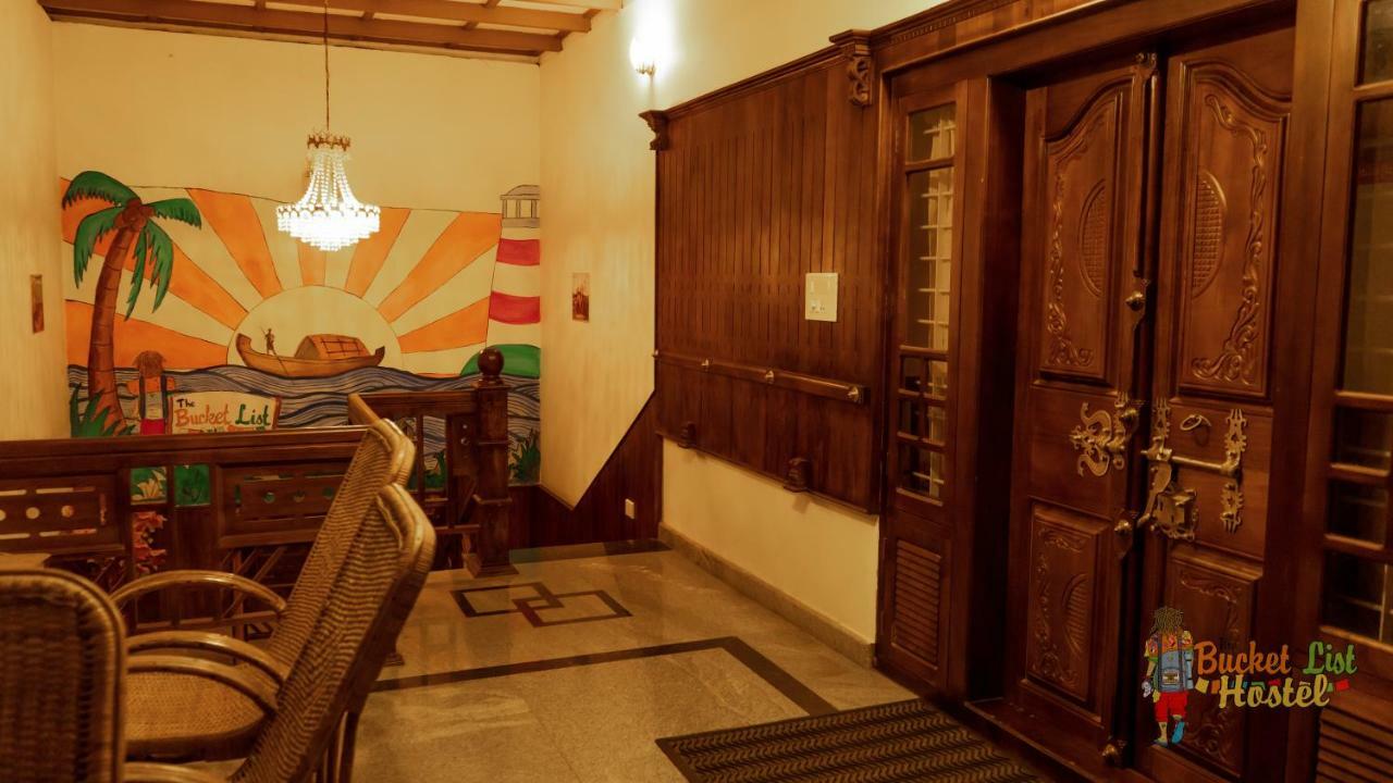 Aramana Holiday Inn Alappuzha Ngoại thất bức ảnh