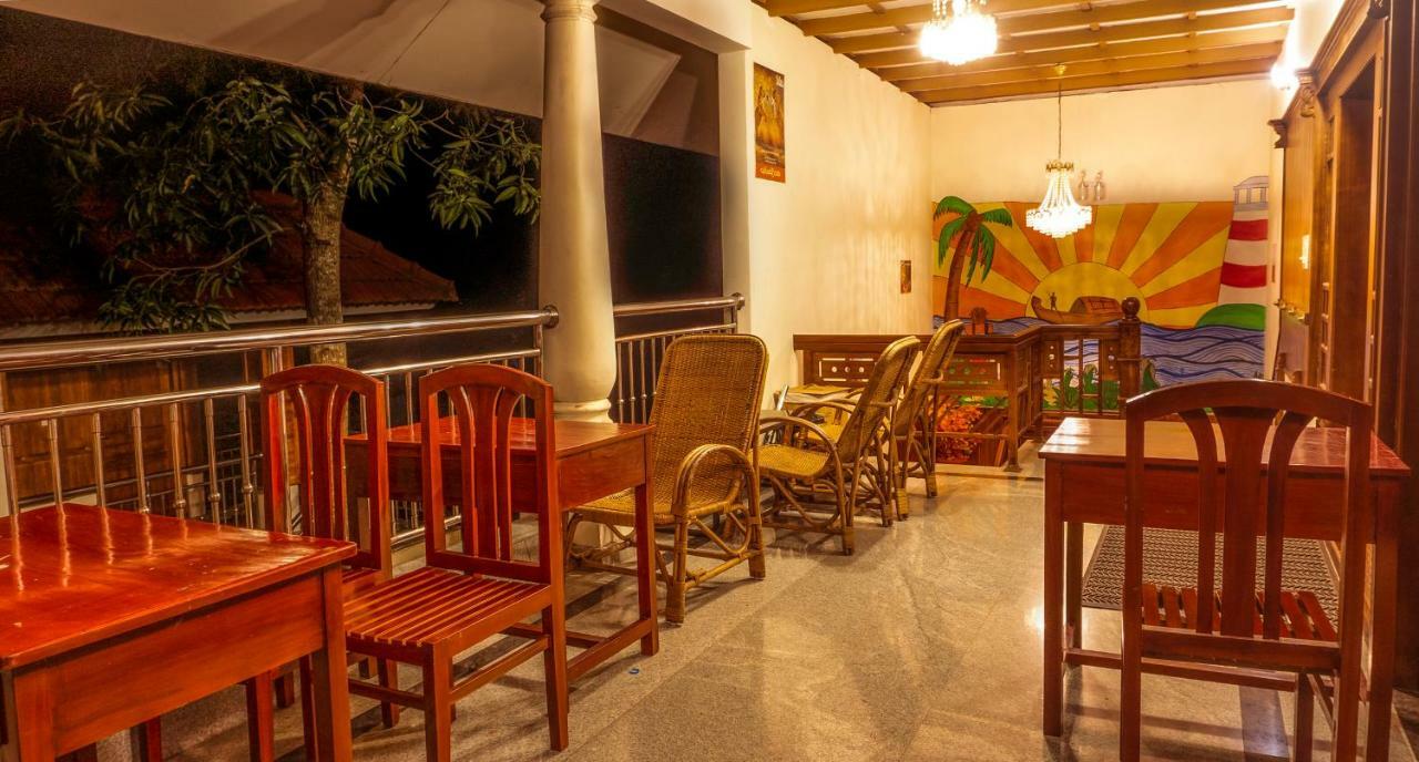 Aramana Holiday Inn Alappuzha Ngoại thất bức ảnh