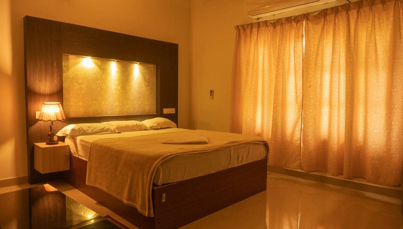 Aramana Holiday Inn Alappuzha Ngoại thất bức ảnh